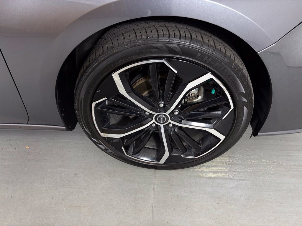 Used 2024 Nissan Altima 2.5 SR FWD image 9