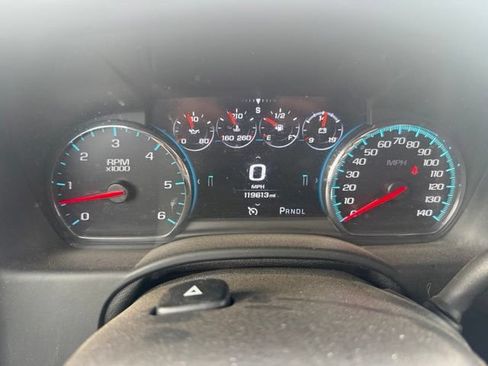 Used 2019 Chevrolet Suburban Premier w/ Premier Plus Edition AWD/4WD image 18
