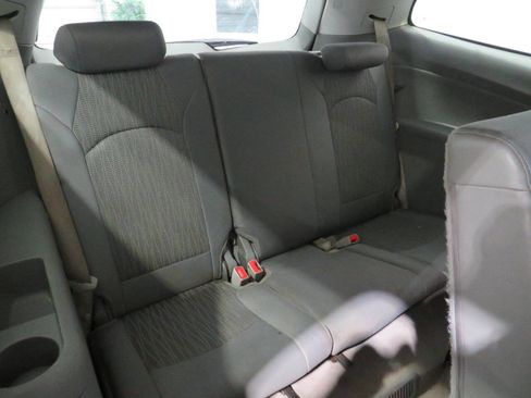 Used 2014 Chevrolet Traverse LS image 13