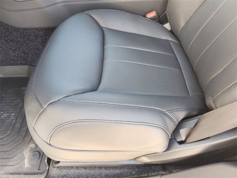 New 2026 Land Rover Range Rover Long Wheelbase SE image 17