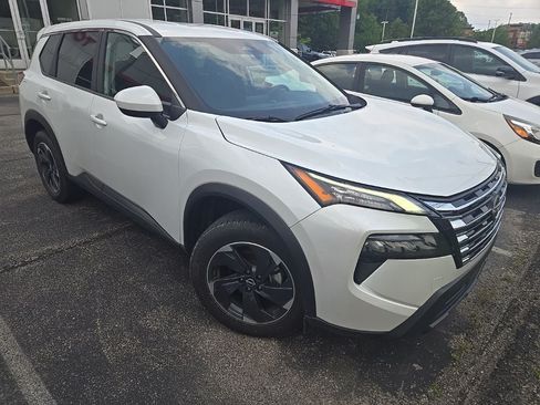 Used 2025 Nissan Rogue SV AWD/4WD image 3