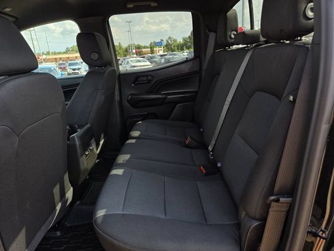 Used 2025 Chevrolet Colorado Trail Boss AWD/4WD image 19