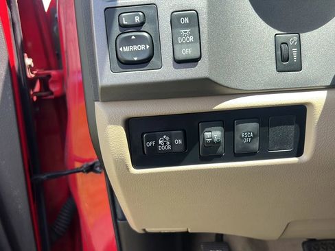 Used 2011 Toyota Tundra 4x4 Double Cab w/ Tow Pkg image 30