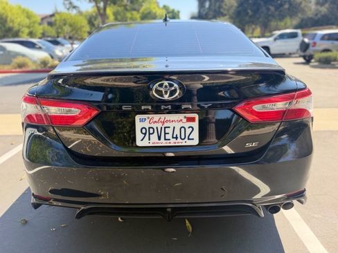 Used 2019 Toyota Camry SE FWD image 5