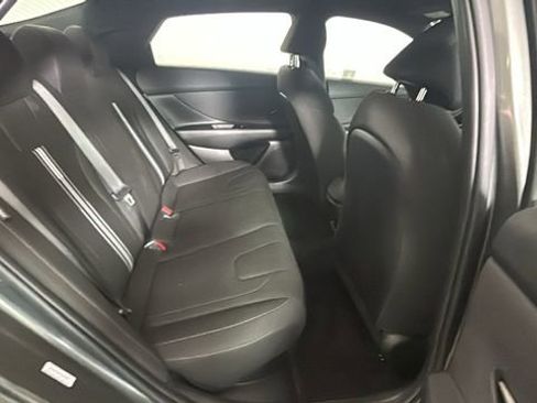 Used 2025 Hyundai Elantra SEL FWD image 30