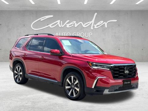 Used 2025 Honda Pilot Touring image 2
