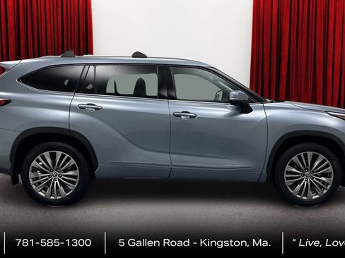 Certified 2021 Toyota Highlander Platinum AWD/4WD image 4
