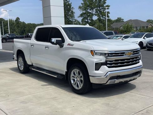 Used 2025 Chevrolet Silverado 1500 LTZ AWD/4WD image 5