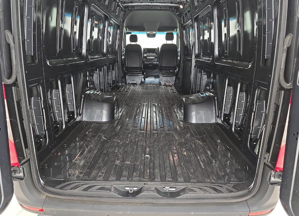 Used 2024 Mercedes-Benz Sprinter 3500 w/ Parking Package image 15