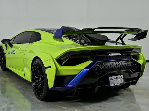 Used 2022 Lamborghini Huracan STO image 10