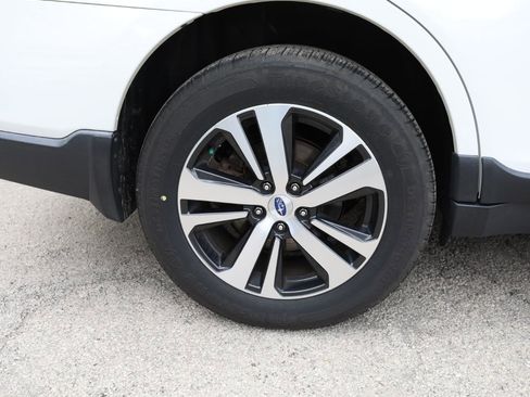 Used 2019 Subaru Outback 2.5i Limited w/ Popular Package #2 AWD/4WD image 10