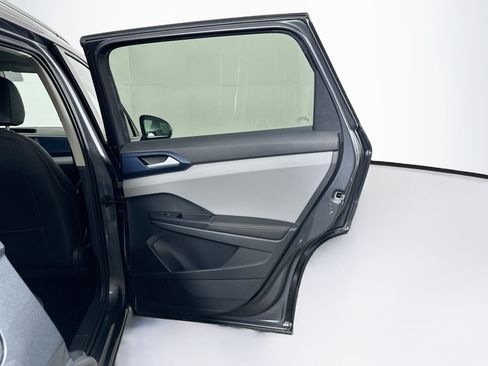 Used 2024 Volkswagen Taos SE FWD image 28