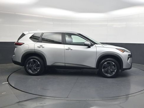 Used 2025 Nissan Rogue SV FWD image 4
