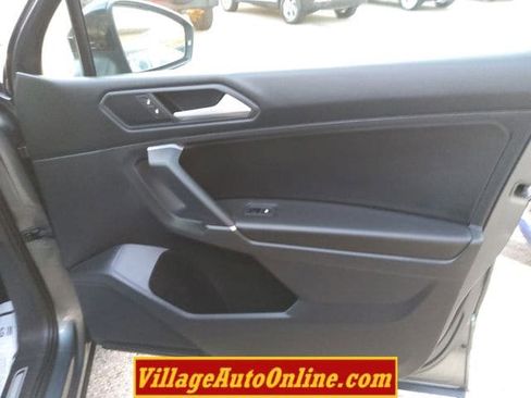 Used 2020 Volkswagen Tiguan SE R-Line image 34