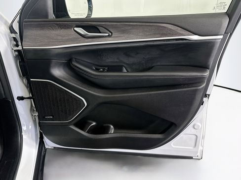 Used 2022 Jeep Grand Cherokee Limited 4xe image 35