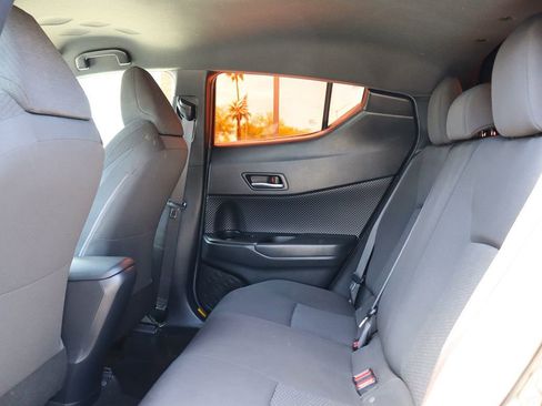 Used 2018 Toyota C-HR XLE FWD image 30