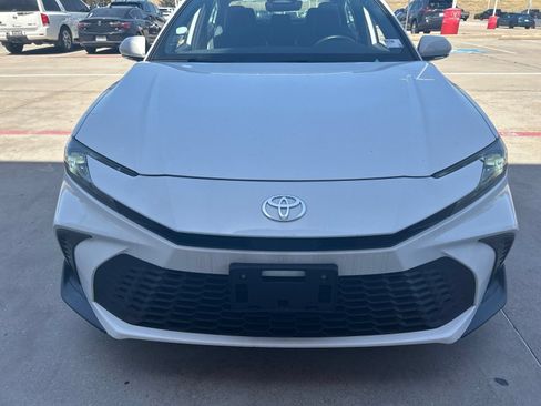 Used 2025 Toyota Camry SE w/ Convenience Package AWD/4WD image 2
