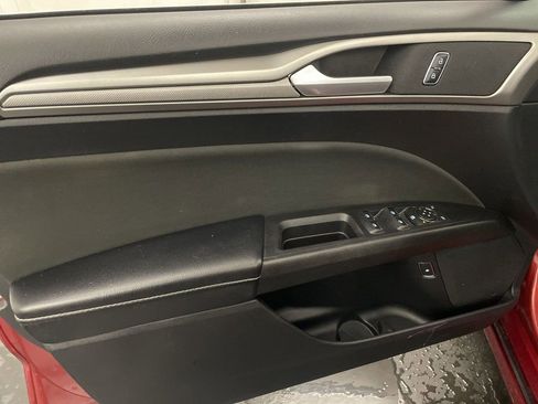 Used 2019 Ford Fusion SE image 16