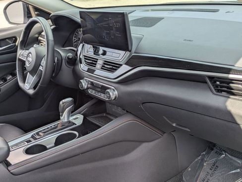 Used 2025 Nissan Altima 2.5 SR w/ SR Premium Package AWD/4WD image 31