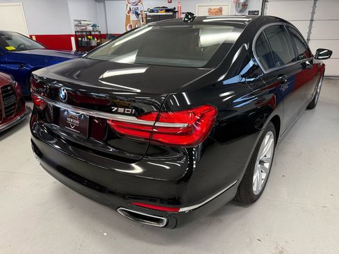 Used 2019 BMW 750i xDrive w/ Executive Package image 7