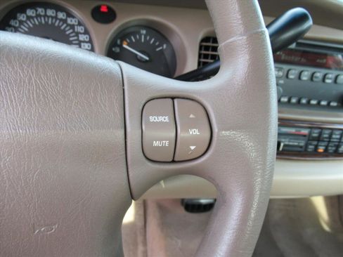 Used 2005 Buick Le Sabre Custom image 18