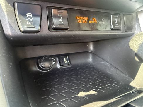 Used 2019 Toyota RAV4 XLE w/ Convenience Package AWD/4WD image 17