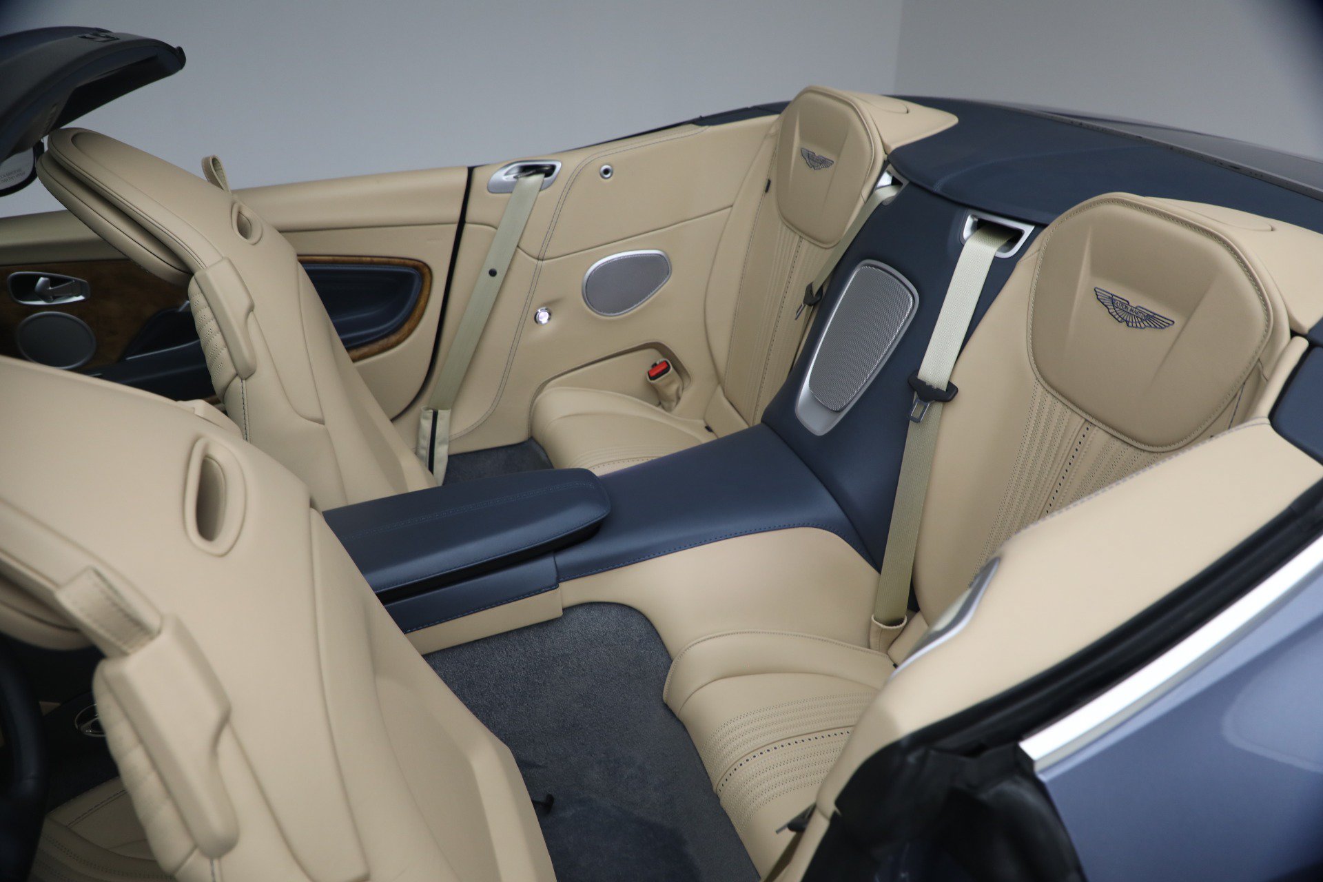 Used 2022 Aston Martin DB11 Volante RWD image 33