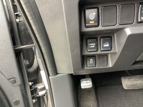 Used 2022 Nissan Frontier SV AWD/4WD image 22