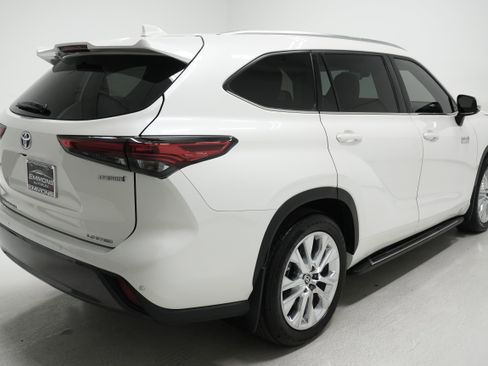 Used 2021 Toyota Highlander Limited image 4