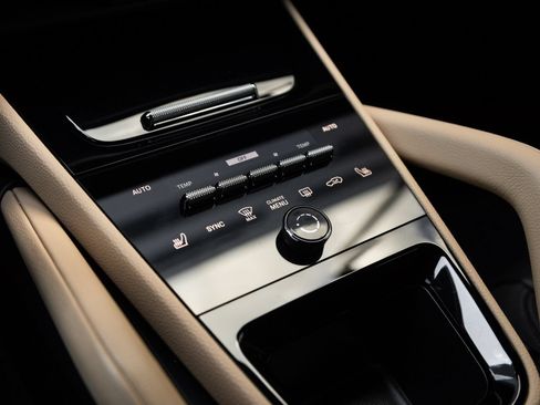 Certified 2024 Porsche Cayenne Coupe AWD/4WD image 27
