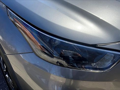 Certified 2025 Toyota Highlander XLE image 26