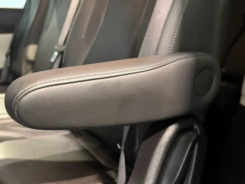 Used 2022 Kia Carnival EX FWD image 31