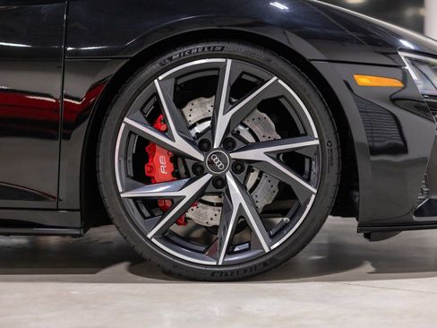 Used 2021 Audi R8 V10 w/ Premium Package image 23