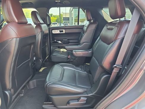 Used 2021 Ford Explorer Platinum w/ Equipment Group 601A AWD/4WD image 11