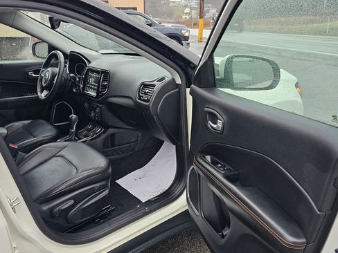 Used 2018 Jeep Compass Limited w/ Navigation Group image 6