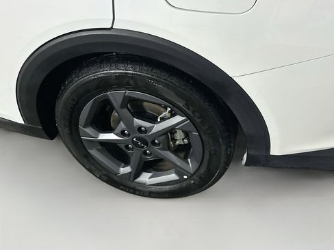 Used 2025 Kia K4 LXS image 11