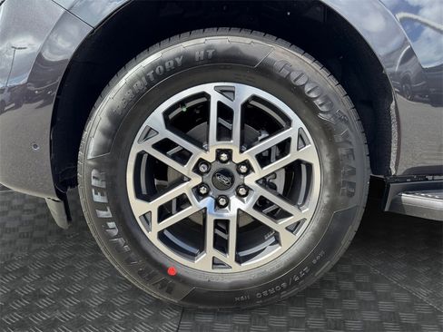 New 2025 Ford Expedition Active image 14