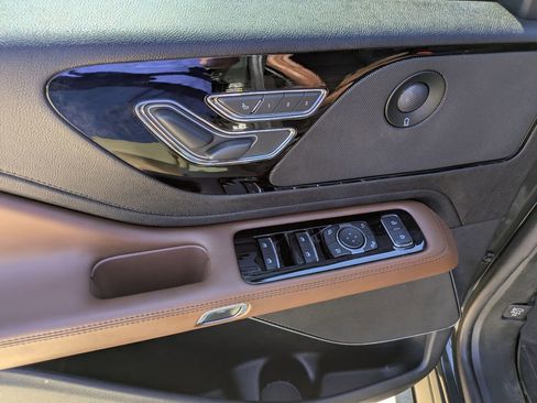 Used 2023 Lincoln Aviator Reserve image 9