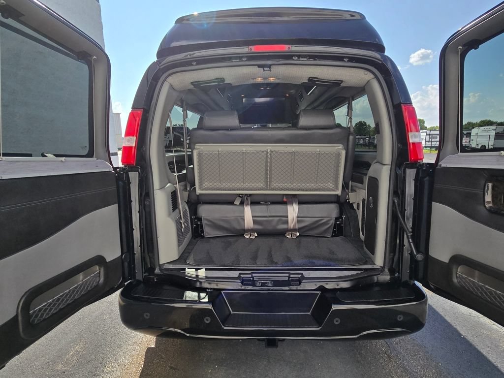 Used 2022 Chevrolet Express 2500 Extended w/ Enhanced Convenience Package RWD image 5