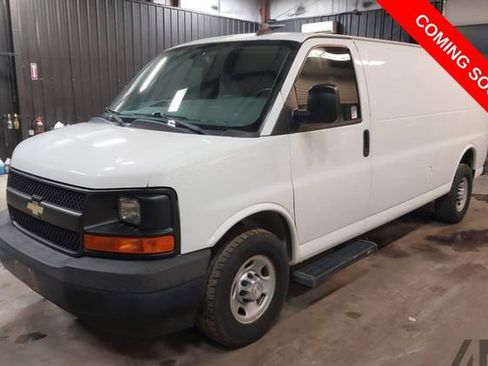 Used 2017 Chevrolet Express 3500 Extended RWD image 2