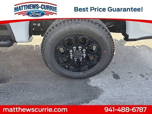 New 2025 Ford F250 Lariat w/ Black Appearance Package image 18