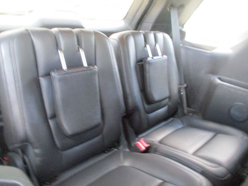Used 2014 Ford Explorer XLT w/ Equipment Group 202A AWD/4WD image 8