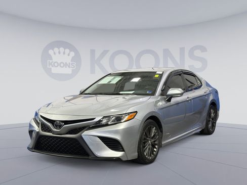 Used 2018 Toyota Camry SE w/ Convenience Package image 1