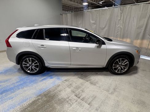 Used 2018 Volvo V60 T5 Cross Country AWD/4WD image 14