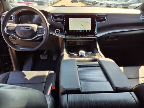 Used 2024 Jeep Wagoneer Series II w/ Flexible Seating Group image 15