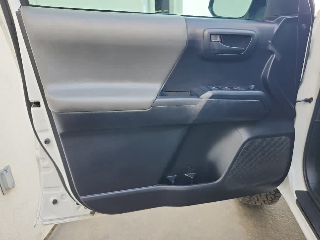 Used 2020 Toyota Tacoma SR AWD/4WD image 11