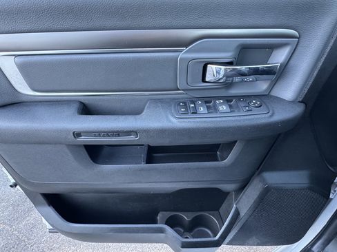 Used 2024 RAM 1500 Classic SLT image 9