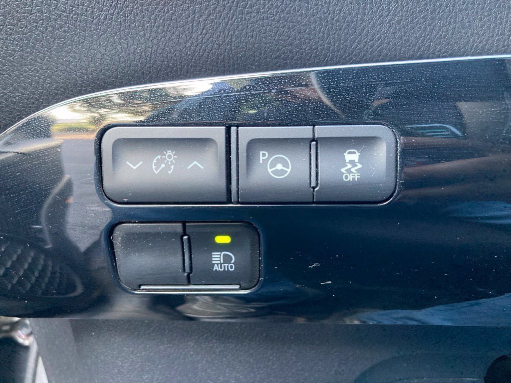 Used 2020 Toyota Prius LE FWD image 13