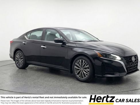 Used 2025 Nissan Altima 2.5 SV FWD image 1