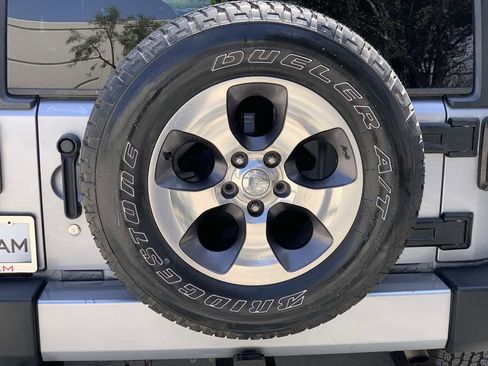 Used 2016 Jeep Wrangler Unlimited Sahara w/ Connectivity Group image 6